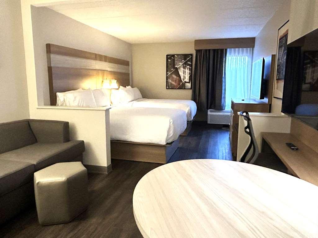 Western Heritage Rail & Hotel York